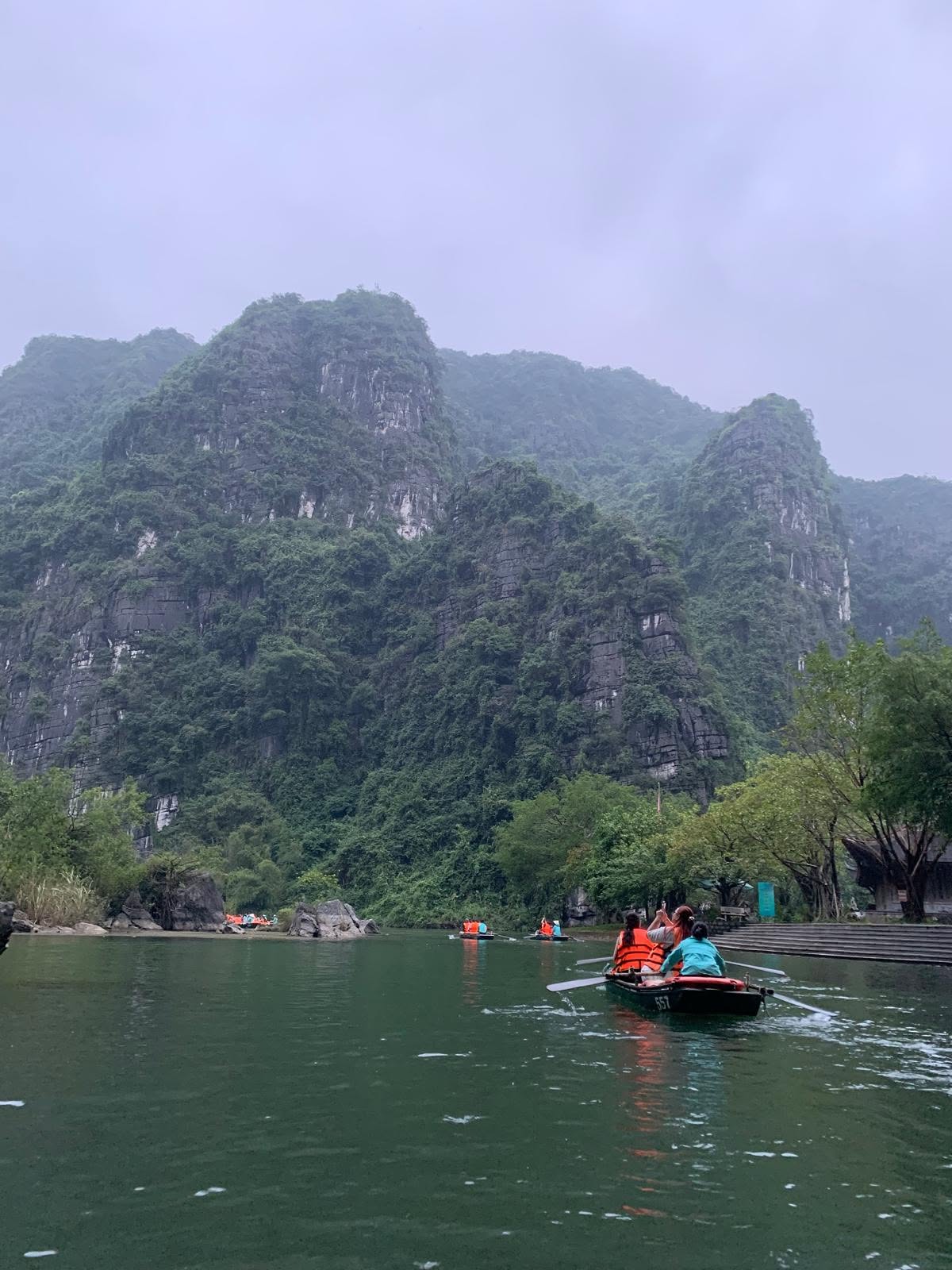 Bateaux sur les karsts de Tràng An — Ninh Binh