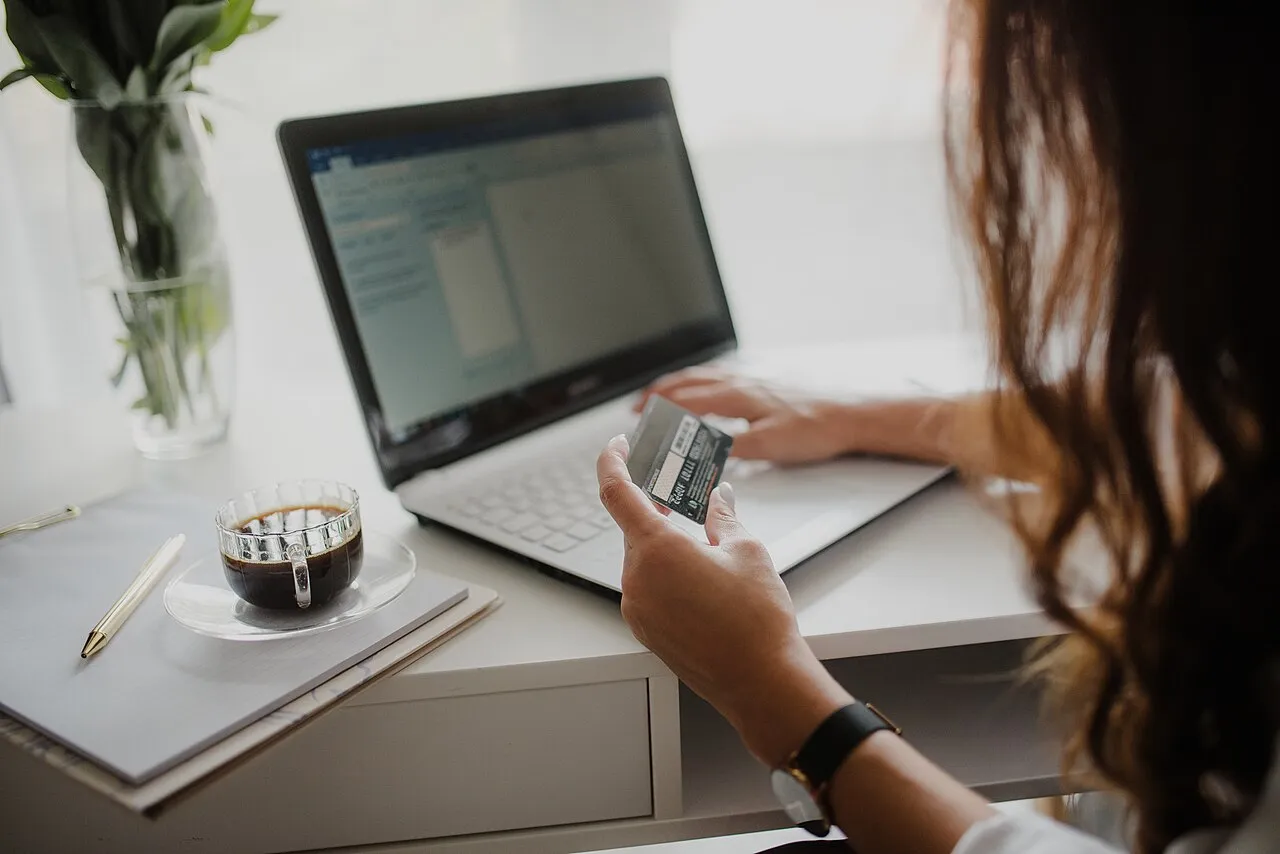 Un achat en ligne réglé par carte bancaire