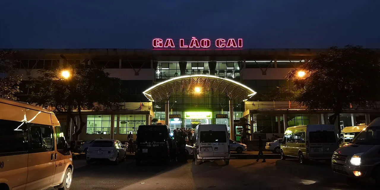 La gare de Lào Cai, terminus de la ligne venant de Hanoï et point de départ vers Sa Pa