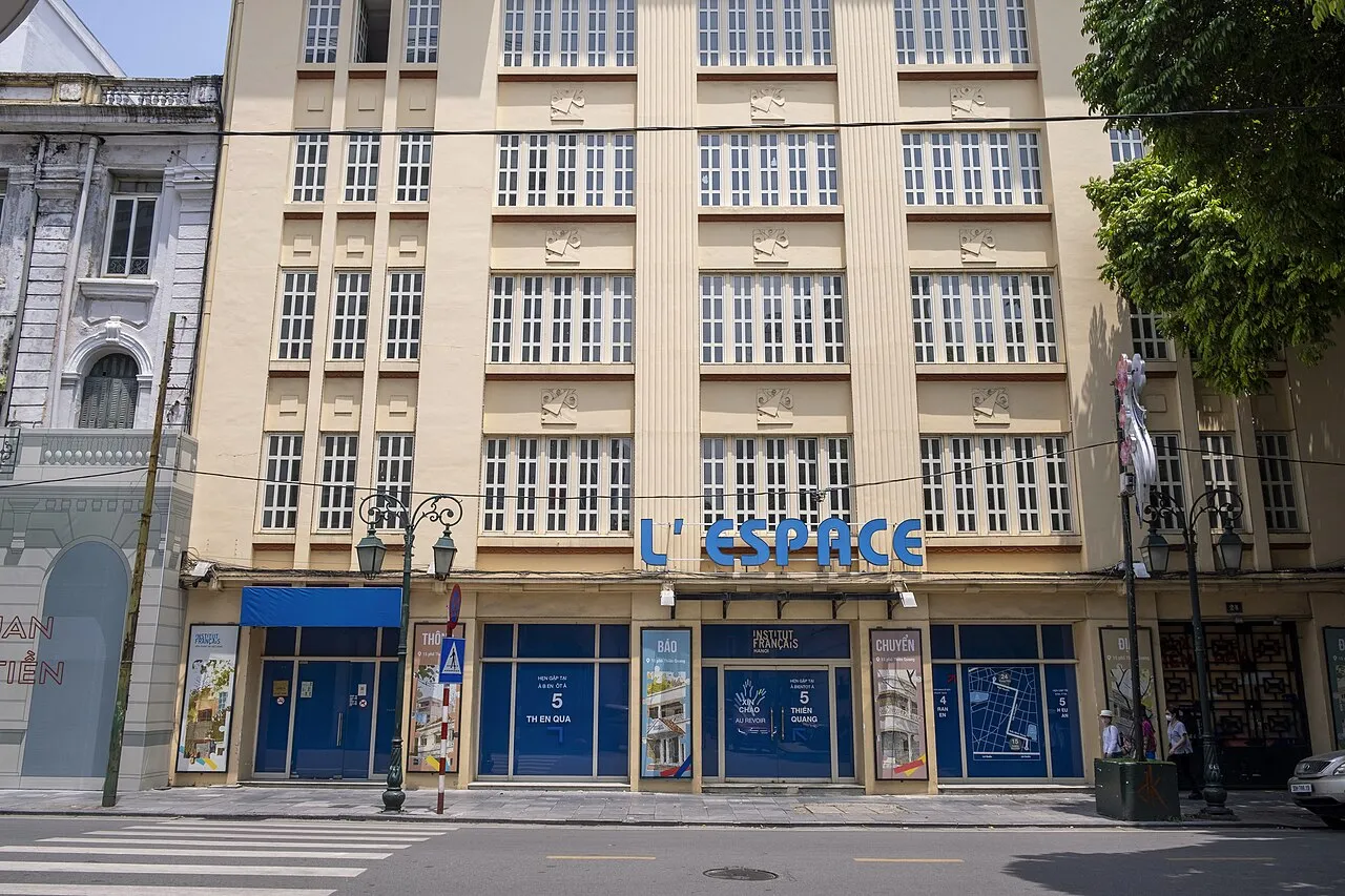 L'Espace, rue Tràng Tiền à Hanoï